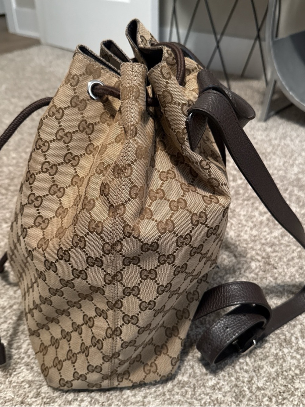 Authentic Gucci Beige and Brown GG Supreme Drawstring Backpack Bag - Picture 2 of 7